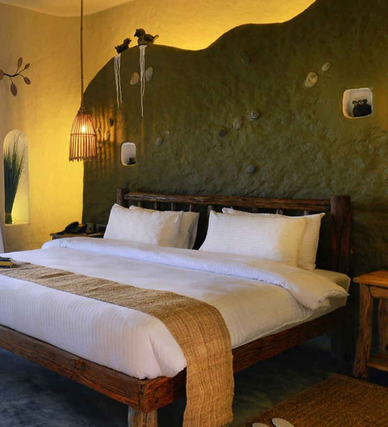 Deluxe boutique huts at Barahi Jungle Lodge, a hotel in chitwan national park