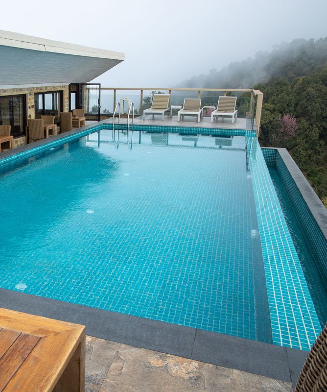 Infinity Pool & Mountain Views
