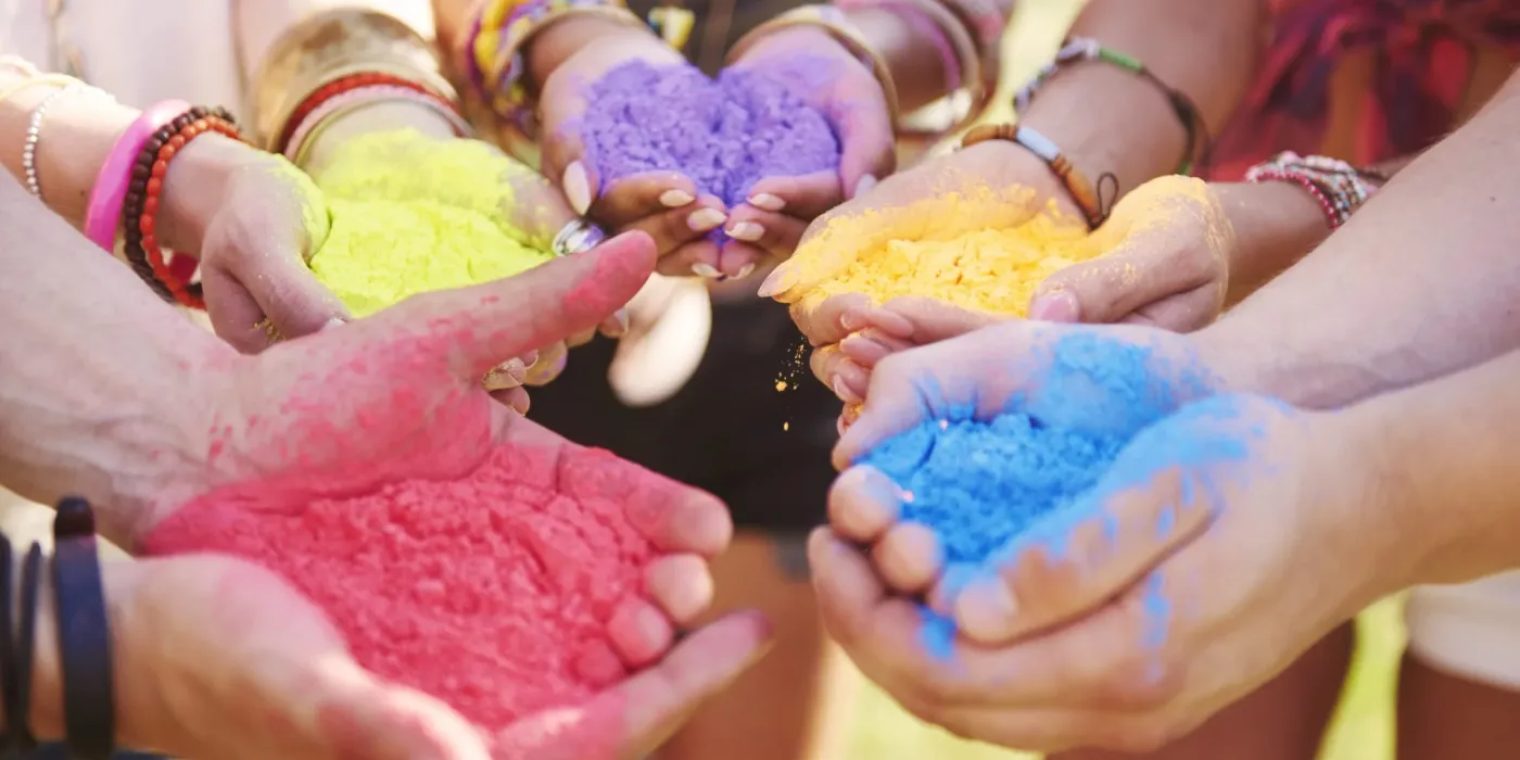 music-festival-with-colour-powders