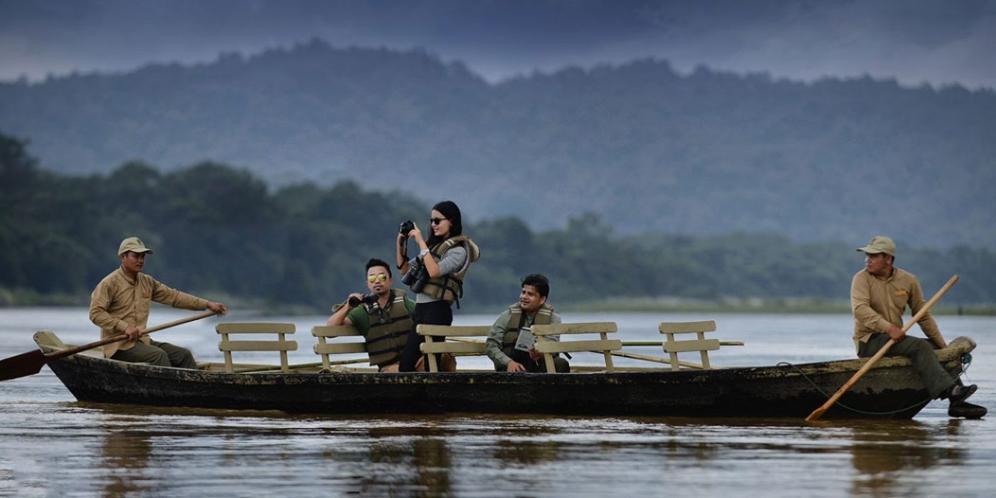 safari-boat-sundowner